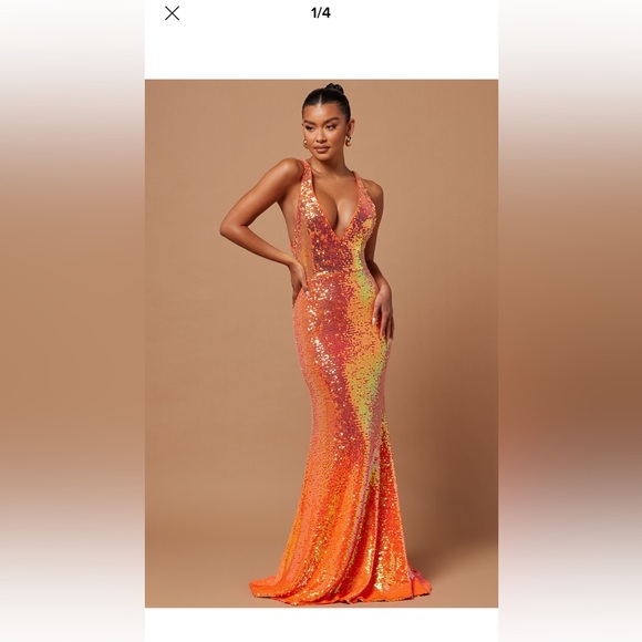 Gown with tags - Picture 2 of 3